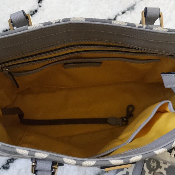 Dooney & Bourke Tote and Change purse - Picture 3 of 4